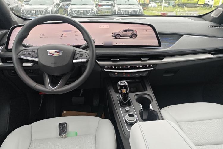 Used Cadillac XT4 2024 28T Two-Wheel-Drive Prestige Version Center Console