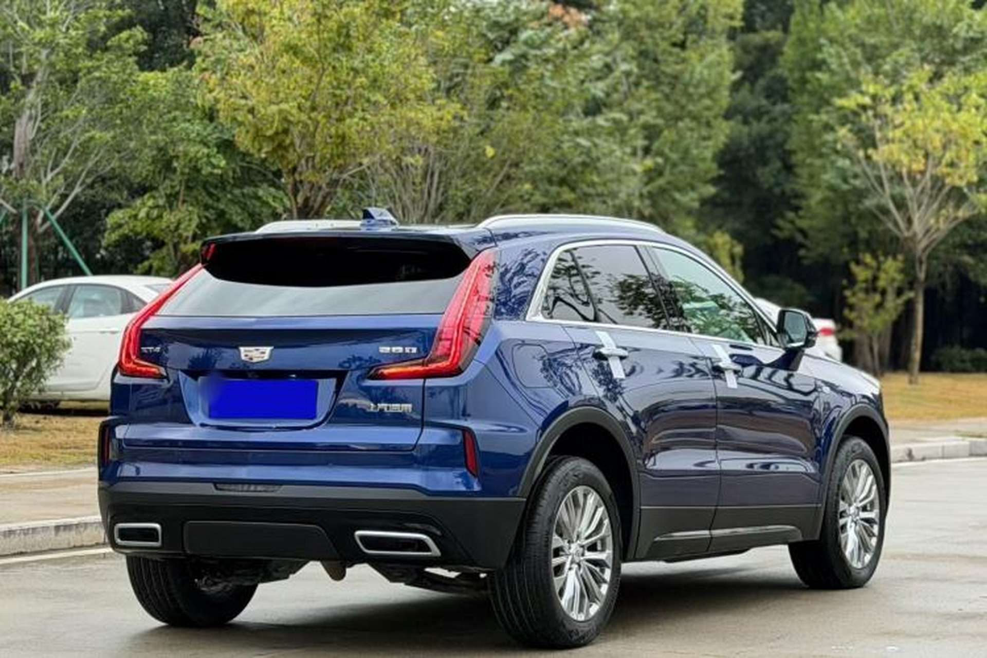 Used Cadillac XT4 2024 28T Two-Wheel-Drive Luxury Version Exterior 5