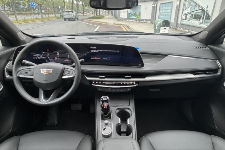 Used Cadillac XT4 2024 28T Two-Wheel-Drive Luxury Version Interior 1