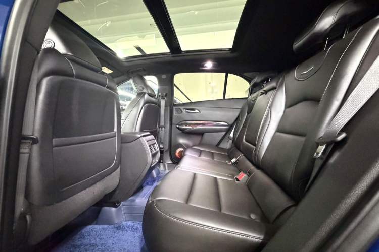 Used Cadillac XT4 2024 28T Two-Wheel-Drive Luxury Version Interior 2