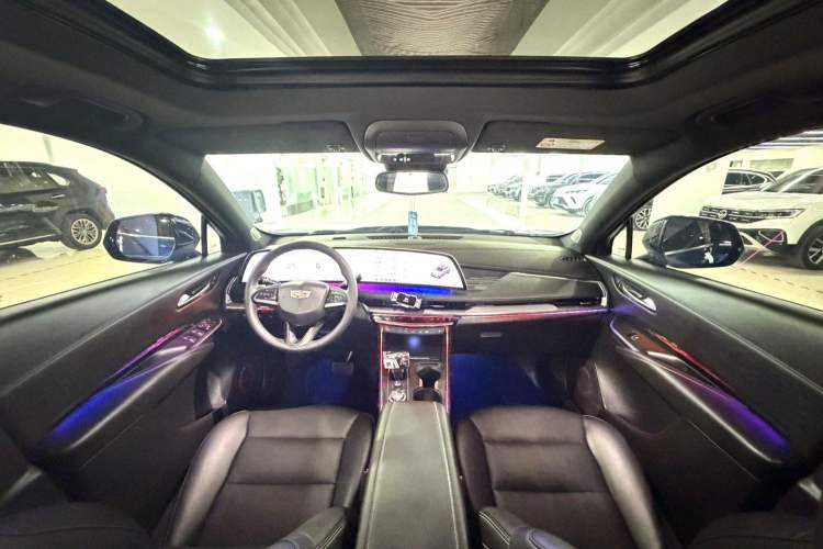 Used Cadillac XT4 2024 28T Two-Wheel-Drive Luxury Version Interior 3