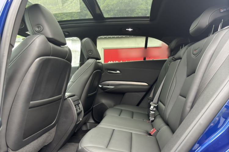 Used Cadillac XT4 2024 28T Two-Wheel-Drive Luxury Version Interior 4