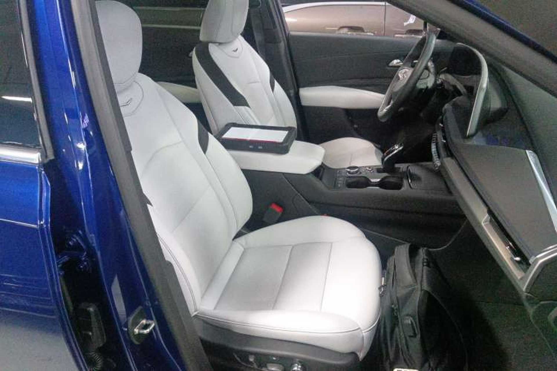 Used Cadillac XT4 2024 28T Two-Wheel-Drive Prestige Version Right Front Seat