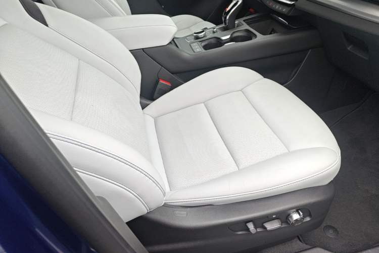 Used Cadillac XT4 2024 28T Two-Wheel-Drive Prestige Version Right Front Seat