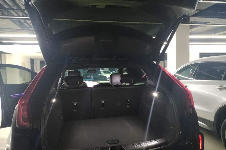 Used Cadillac XT4 2024 28T Two-Wheel-Drive Luxury Version Trunk
