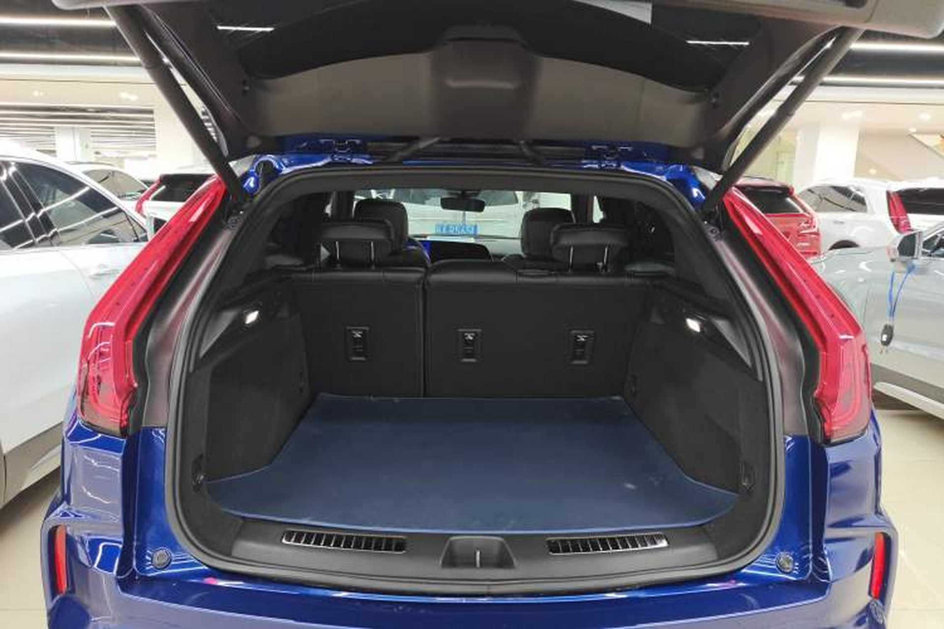 Used Cadillac XT4 2024 28T Two-Wheel-Drive Prestige Version Trunk