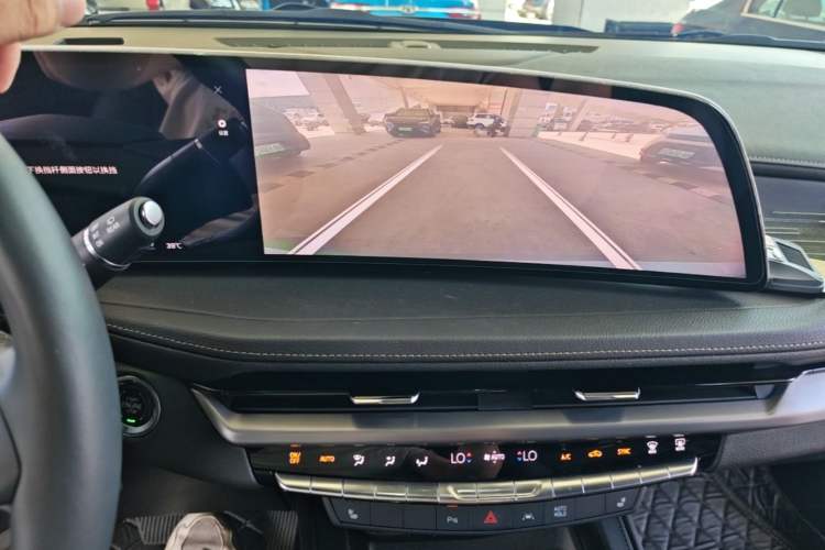Used Cadillac XT4 2024 28T Two-Wheel-Drive Luxury Version Audio And AC Panel