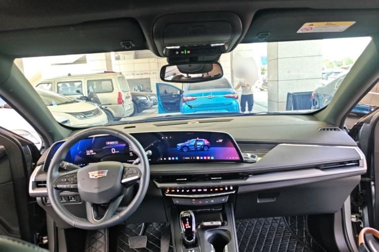 Used Cadillac XT4 2024 28T Two-Wheel-Drive Luxury Version Center Console