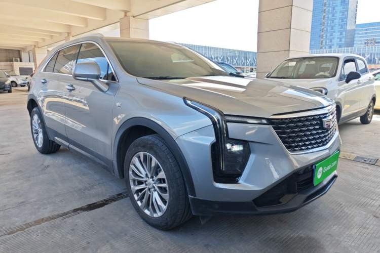 Used Cadillac XT4 2024 28T Two-Wheel-Drive Luxury Version Front Right 45 Deg