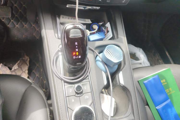 Used Cadillac XT4 2024 28T Two-Wheel-Drive Luxury Version Gear Lever