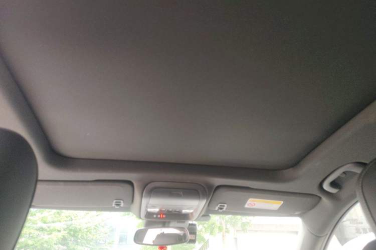 Used Cadillac XT4 2024 28T Two-Wheel-Drive Luxury Version Headliner