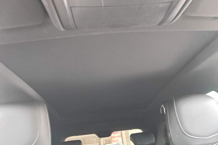 Used Cadillac XT4 2024 28T Two-Wheel-Drive Luxury Version Headliner