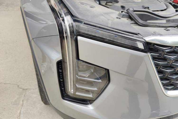 Used Cadillac XT4 2024 28T Two-Wheel-Drive Luxury Version Right Front Headlight
