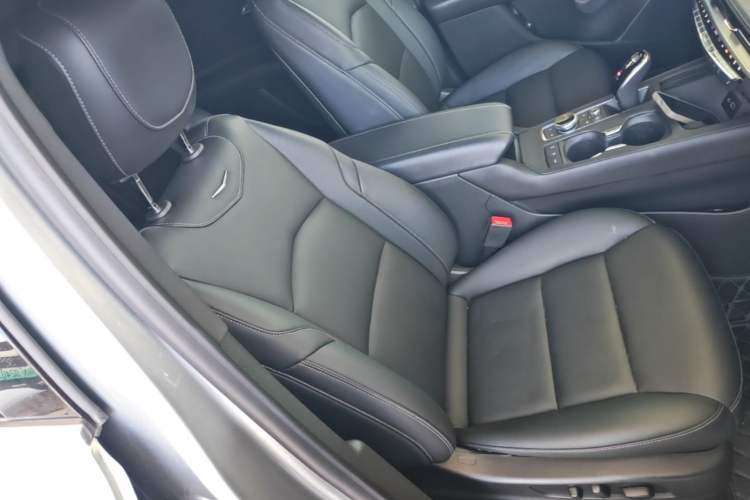 Used Cadillac XT4 2024 28T Two-Wheel-Drive Luxury Version Right Front Seat