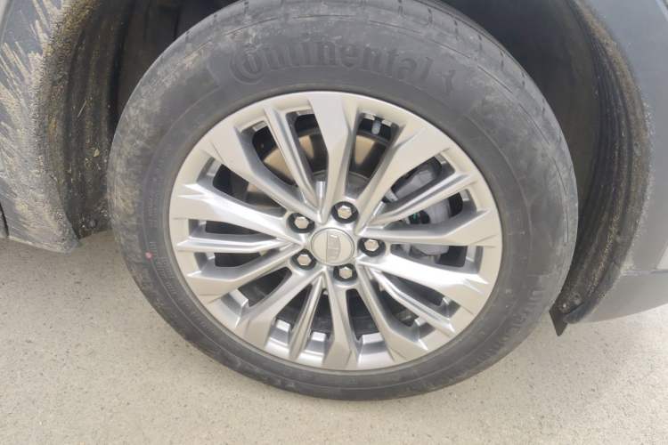 Used Cadillac XT4 2024 28T Two-Wheel-Drive Luxury Version Right Front Wheel Hub
