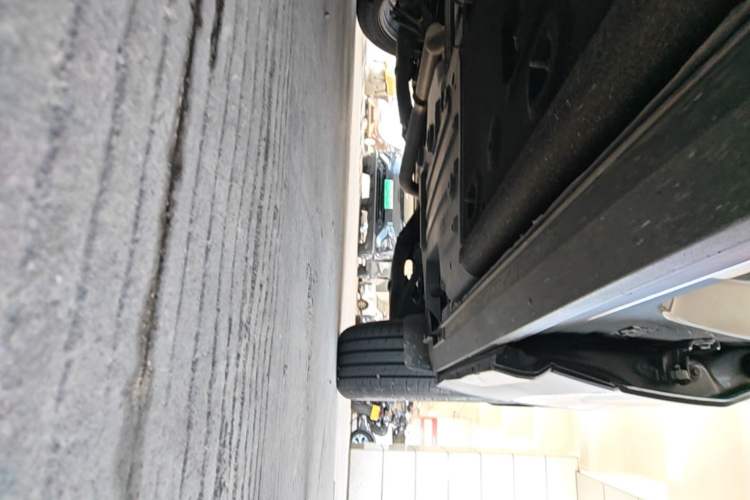 Used Cadillac XT4 2024 28T Two-Wheel-Drive Luxury Version Right Side Sill