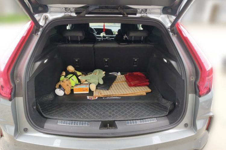 Used Cadillac XT4 2024 28T Two-Wheel-Drive Luxury Version Trunk
