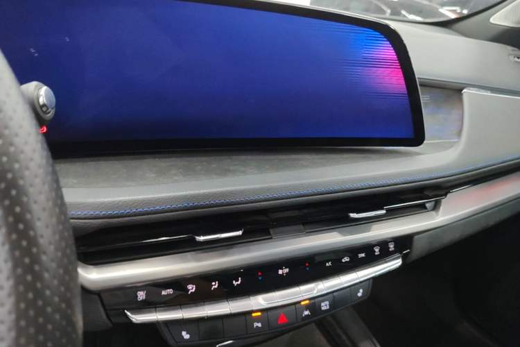 Used Cadillac XT4 2024 28T Four-Wheel Drive Luxury Version Audio And AC Panel