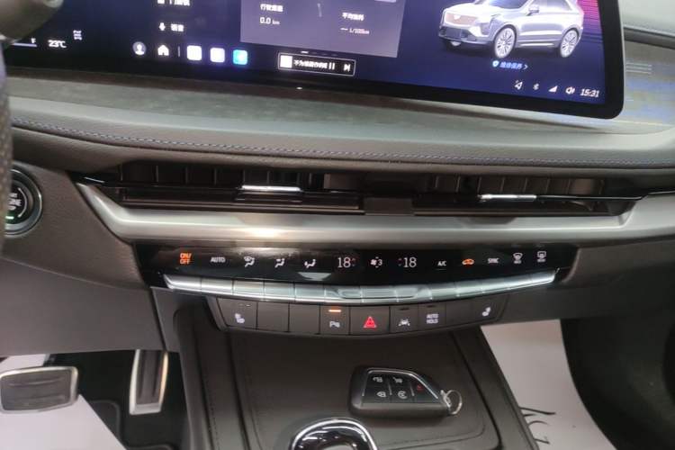 Used Cadillac XT4 2024 28T Four-Wheel Drive Luxury Version Audio And AC Panel