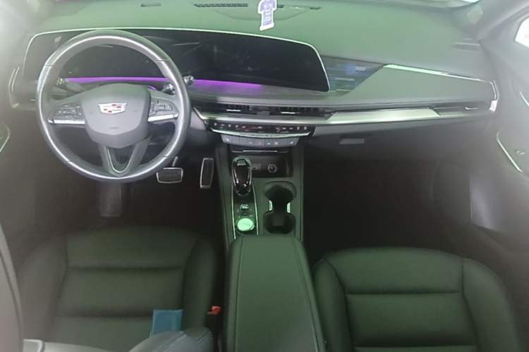 Used Cadillac XT4 2024 28T Four-Wheel Drive Luxury Version Center Console