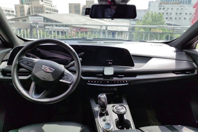 Used Cadillac XT4 2024 25T Two-Wheel Drive Fashion Edition Center Console