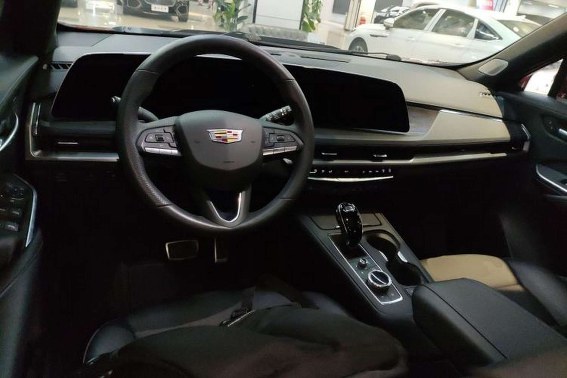 Used Cadillac XT4 2024 28T Four-Wheel Drive Luxury Version Center Console