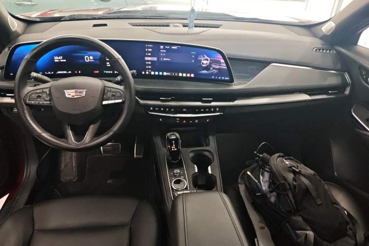 Used Cadillac XT4 2024 28T Four-Wheel Drive Luxury Version Center Console