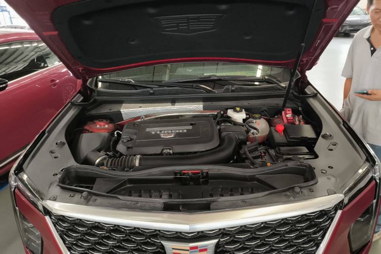 Used Cadillac XT4 2024 28T Two-Wheel-Drive Luxury Version Engine Bay