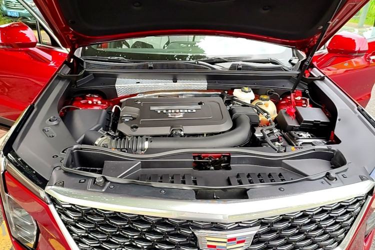 Used Cadillac XT4 2024 28T Two-Wheel-Drive Luxury Version Engine Bay