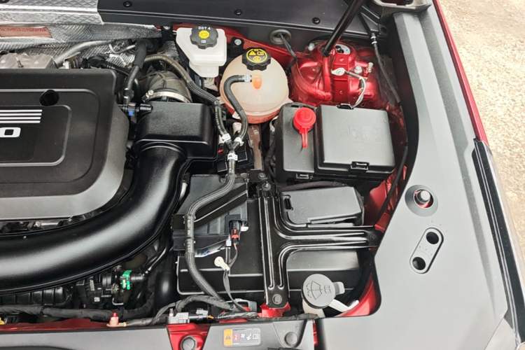 Used Cadillac XT4 2024 28T Two-Wheel-Drive Prestige Version Engine Bay Left