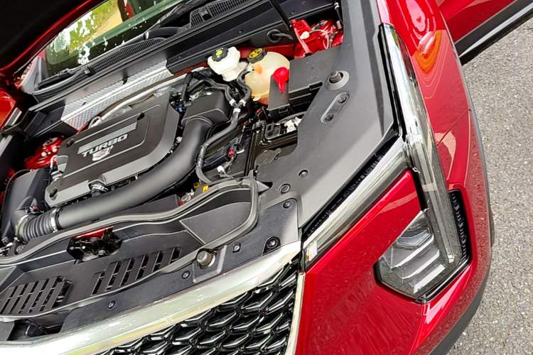 Used Cadillac XT4 2024 28T Two-Wheel-Drive Luxury Version Engine Bay Left