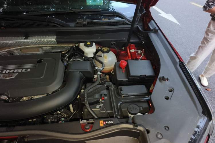 Used Cadillac XT4 2024 28T Four-Wheel Drive Luxury Version Engine Bay Left