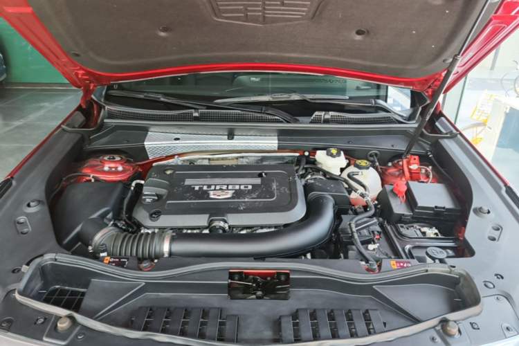 Used Cadillac XT4 2024 28T Two-Wheel-Drive Luxury Version Engine Bay