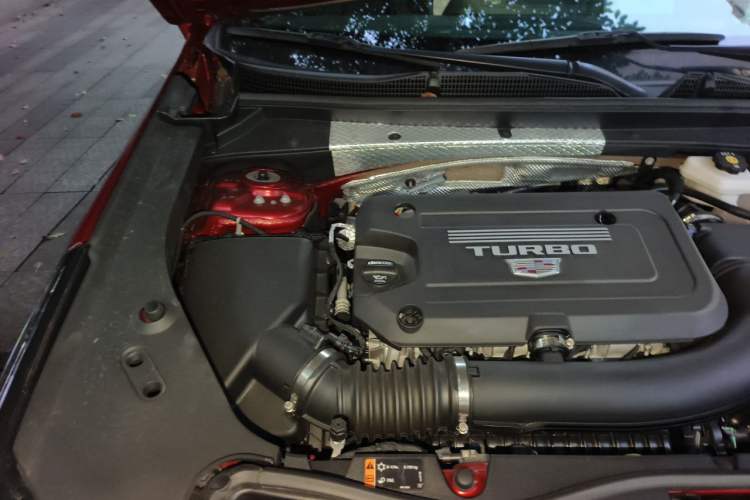 Used Cadillac XT4 2024 28T Four-Wheel Drive Luxury Version Engine Bay Right