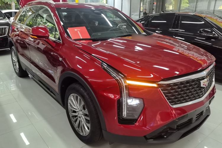 Used Cadillac XT4 2024 28T Two-Wheel-Drive Luxury Version Front Right 45 Deg