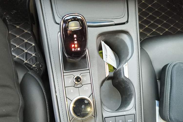 Used Cadillac XT4 2024 28T Four-Wheel Drive Luxury Version Gear Lever