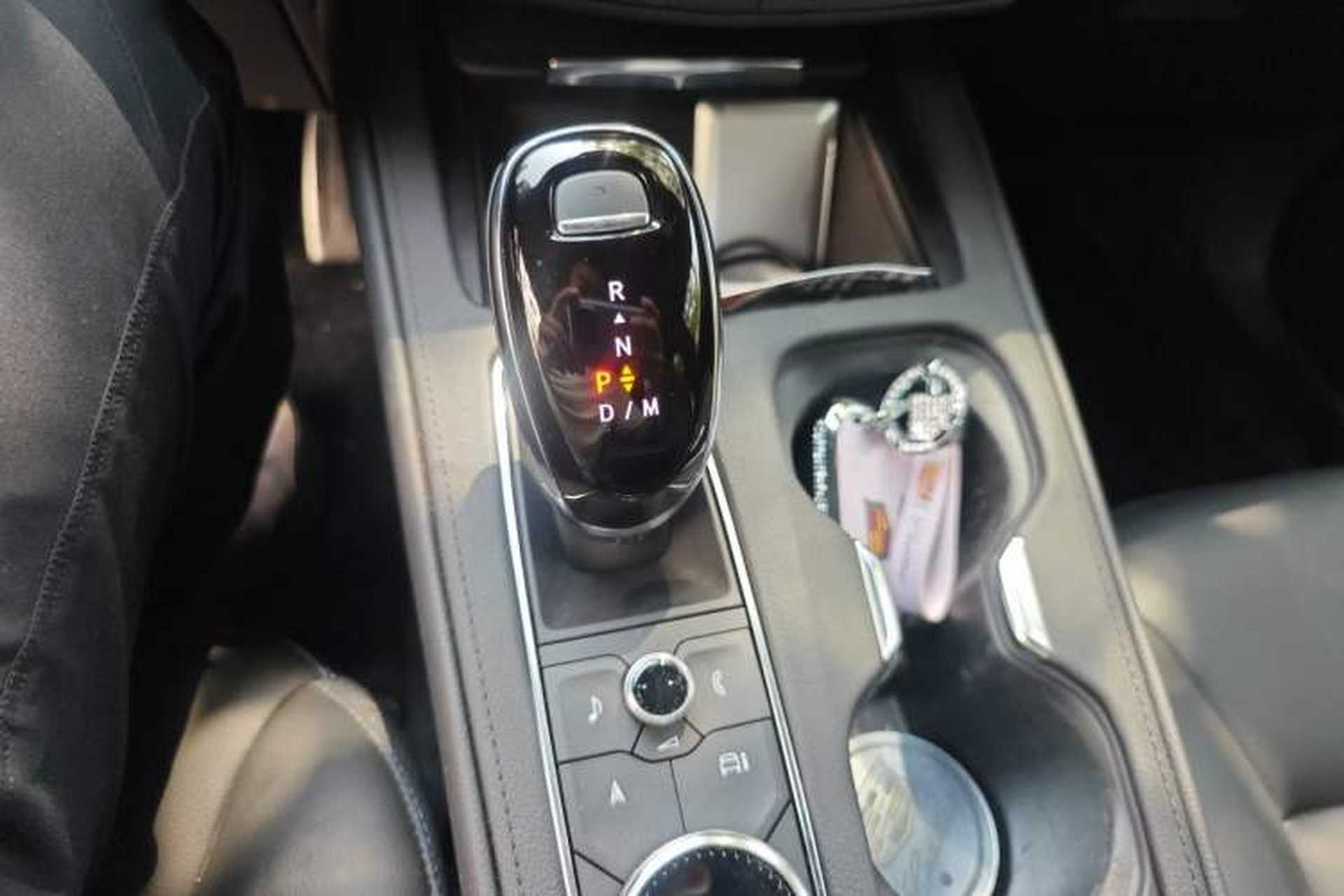 Used Cadillac XT4 2024 28T Four-Wheel Drive Luxury Version Gear Lever