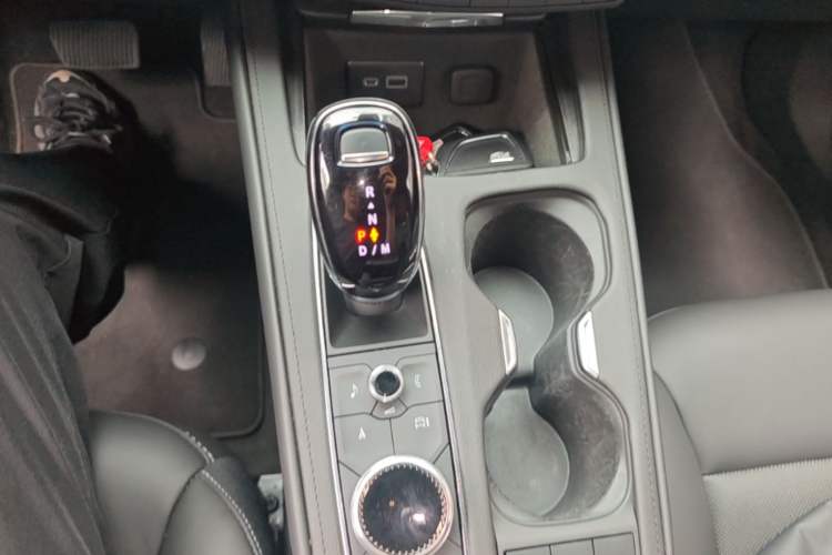 Used Cadillac XT4 2024 28T Two-Wheel-Drive Prestige Version Gear Lever
