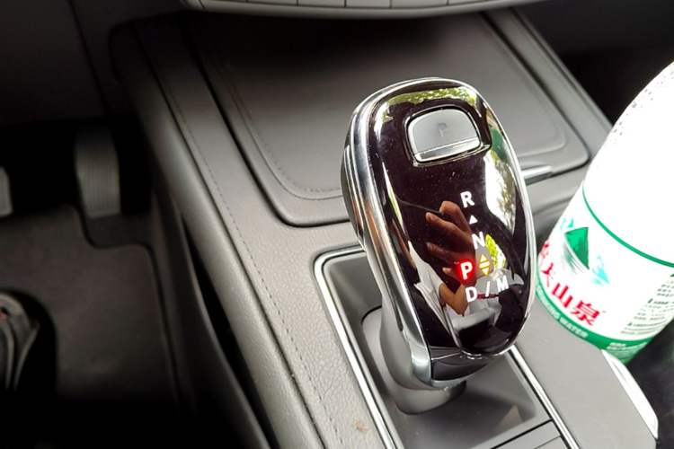 Used Cadillac XT4 2024 28T Two-Wheel-Drive Luxury Version Gear Lever