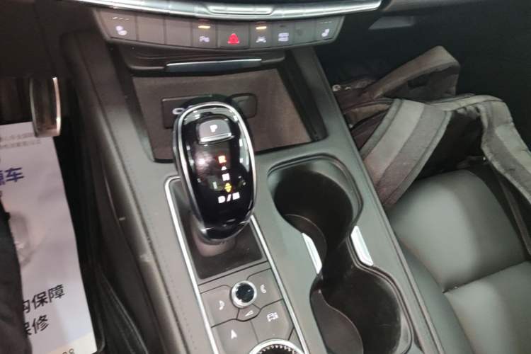 Used Cadillac XT4 2024 28T Four-Wheel Drive Luxury Version Gear Lever