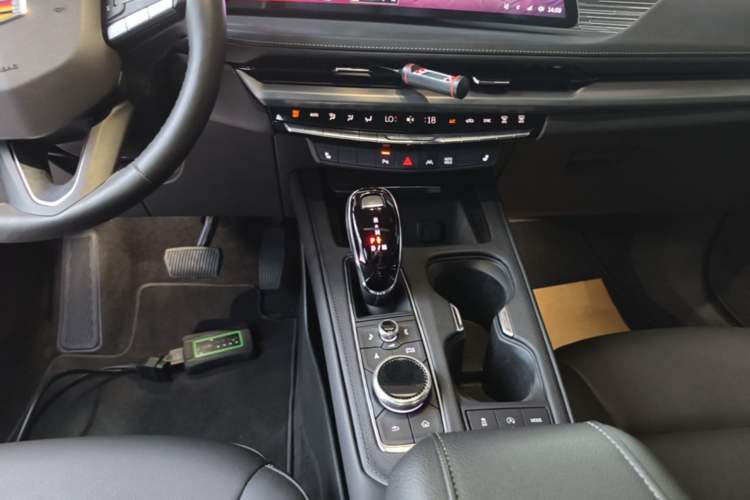 Used Cadillac XT4 2024 28T Two-Wheel-Drive Luxury Version Gear Lever
