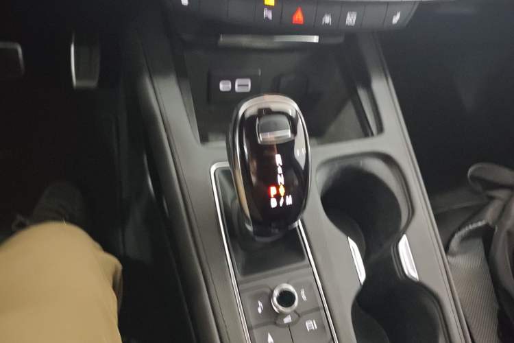 Used Cadillac XT4 2024 28T Four-Wheel Drive Luxury Version Gear Lever