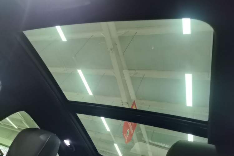 Used Cadillac XT4 2024 28T Two-Wheel-Drive Luxury Version Headliner