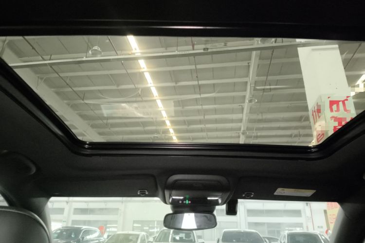 Used Cadillac XT4 2024 28T Two-Wheel-Drive Luxury Version Headliner