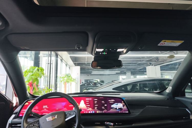 Used Cadillac XT4 2024 28T Two-Wheel-Drive Luxury Version Headliner