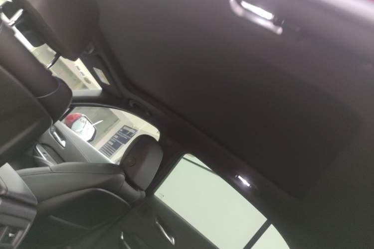Used Cadillac XT4 2024 28T Four-Wheel Drive Luxury Version Headliner