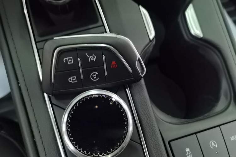 Used Cadillac XT4 2024 28T Two-Wheel-Drive Luxury Version Interior 1