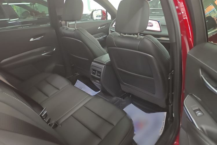 Used Cadillac XT4 2024 28T Two-Wheel-Drive Luxury Version Interior 4