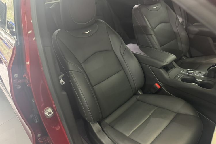 Used Cadillac XT4 2024 28T Two-Wheel-Drive Prestige Version Interior 4