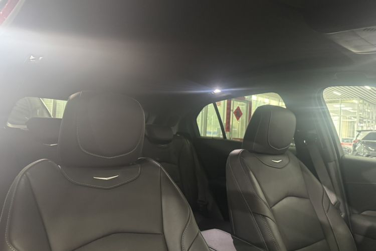 Used Cadillac XT4 2024 28T Two-Wheel-Drive Prestige Version Interior 6